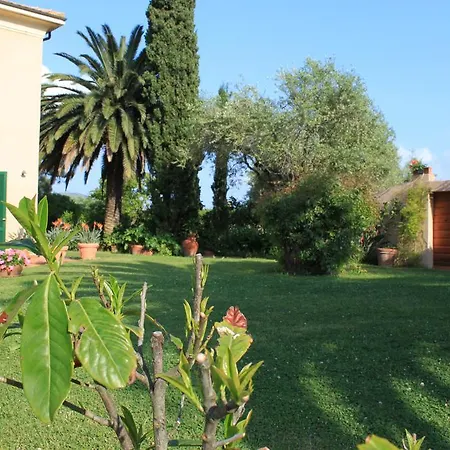 Residenza La Limonaia 아파트호텔 4*