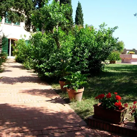 Residenza La Limonaia 아파트호텔 4*